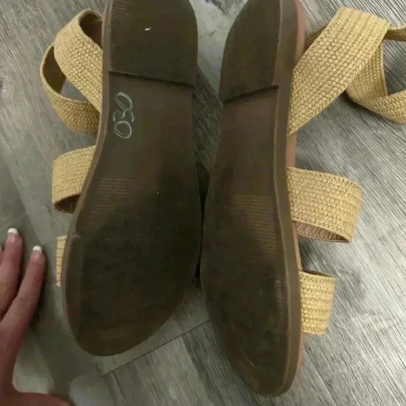 Tan Steve Madden Sandals - Picture 4 of 5